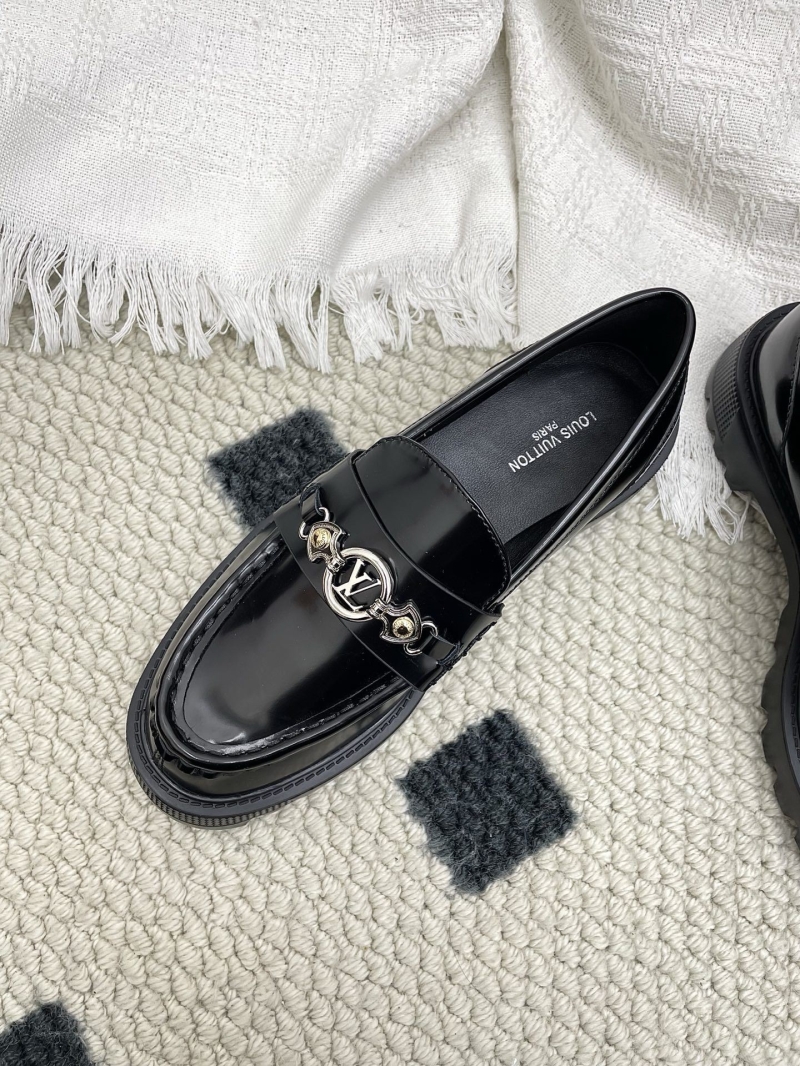 l0vis Vvtt0n loafers